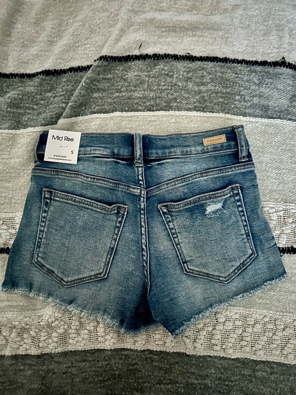 Sneak Peek Blue Denim Star-Appliqué Jean Shorts - Picture 4 of 4